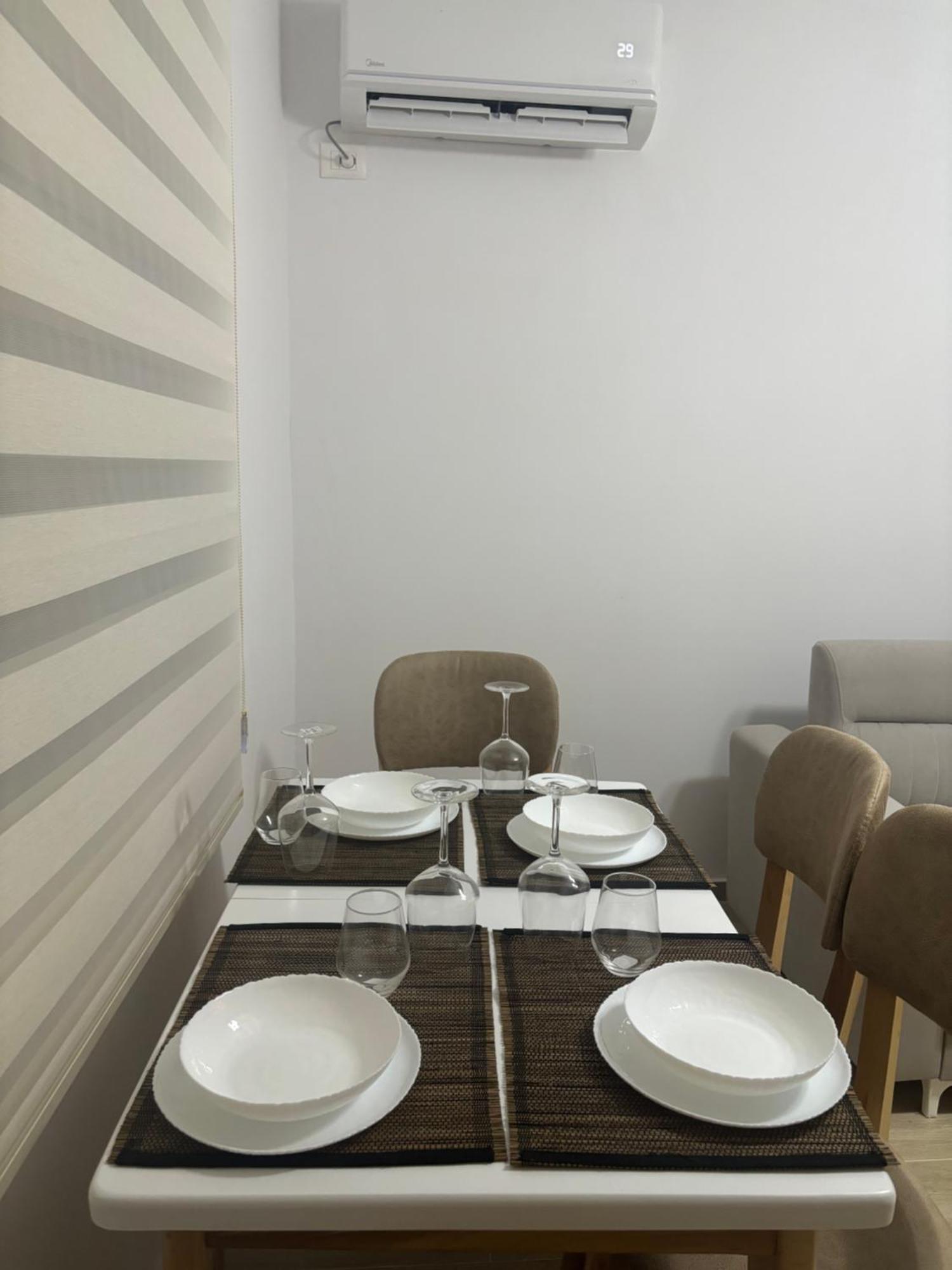 Kevi 's Place * Tirana