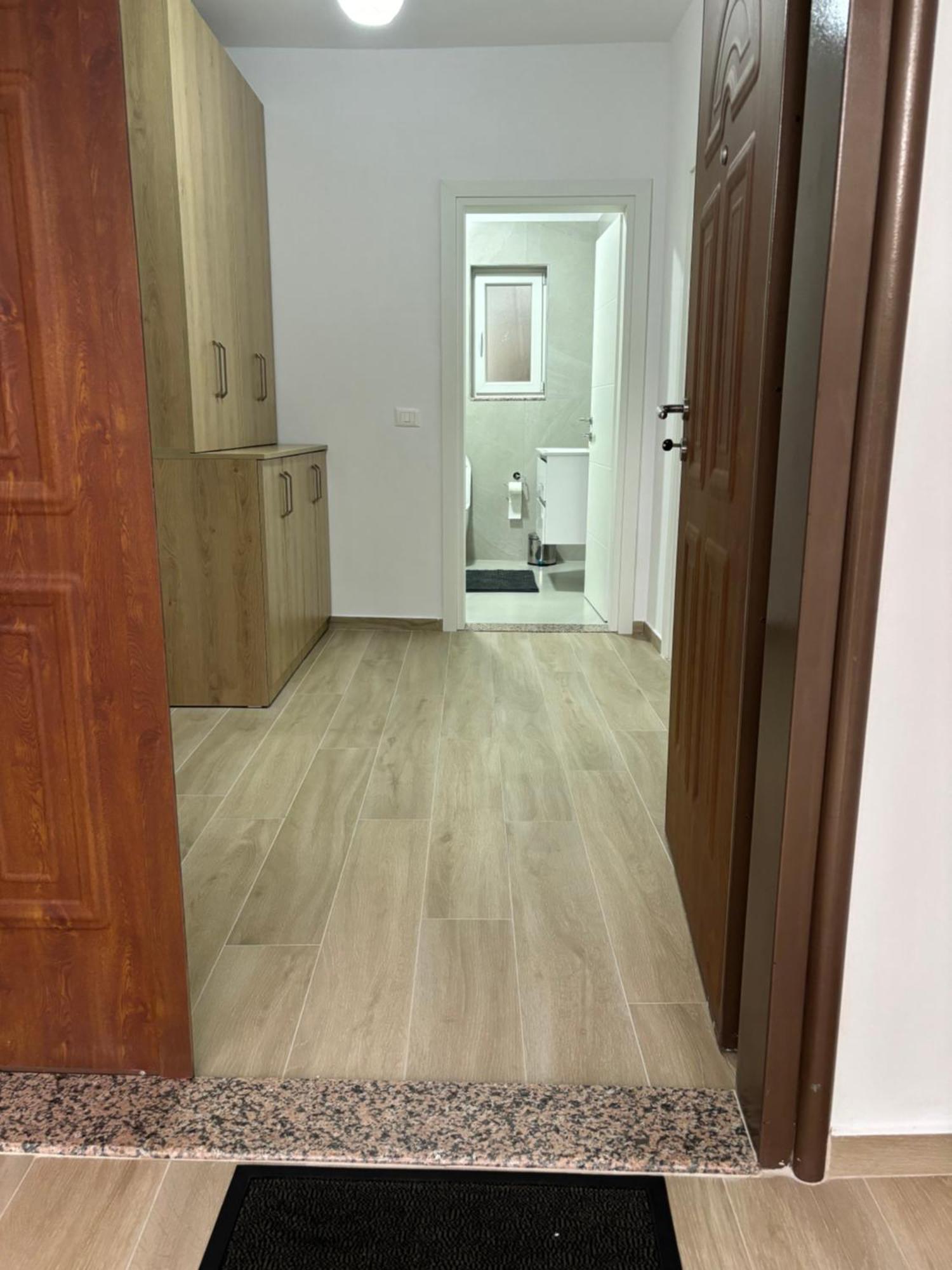 Kevi 's Place * Tirana